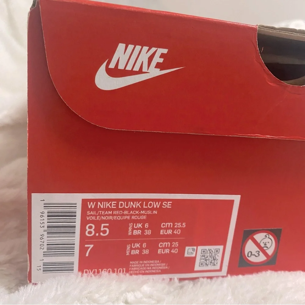 Nike Dunk Low SE- Sail Team Red. - Picture 9 of 9